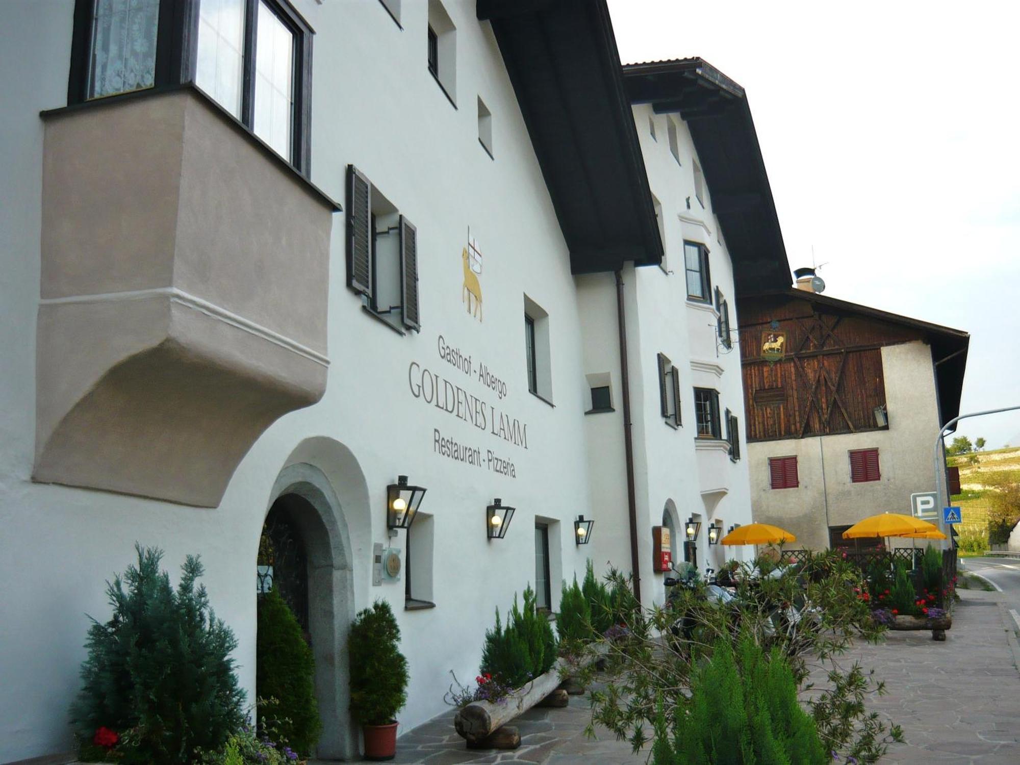 Gasthof Goldenes Lamm Hotel Vahrn Ngoại thất bức ảnh